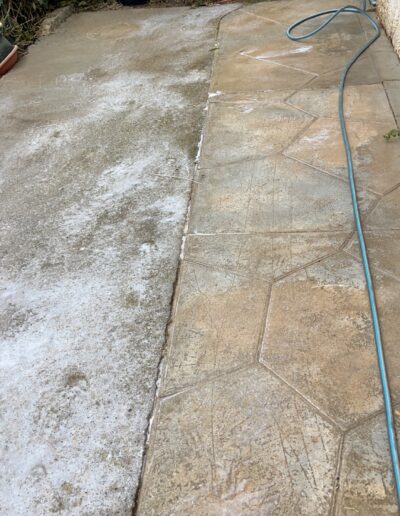 Terrasse en béton sale avant nettoyage.